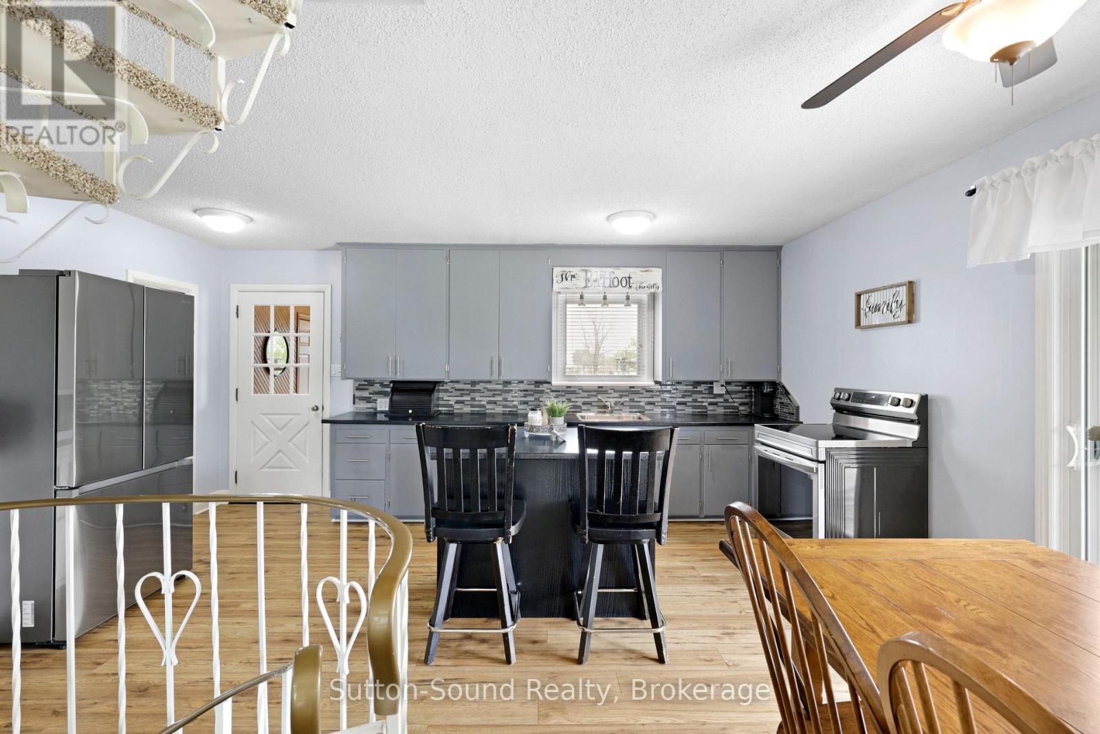 018389 BRUCE ROAD 10 - 8