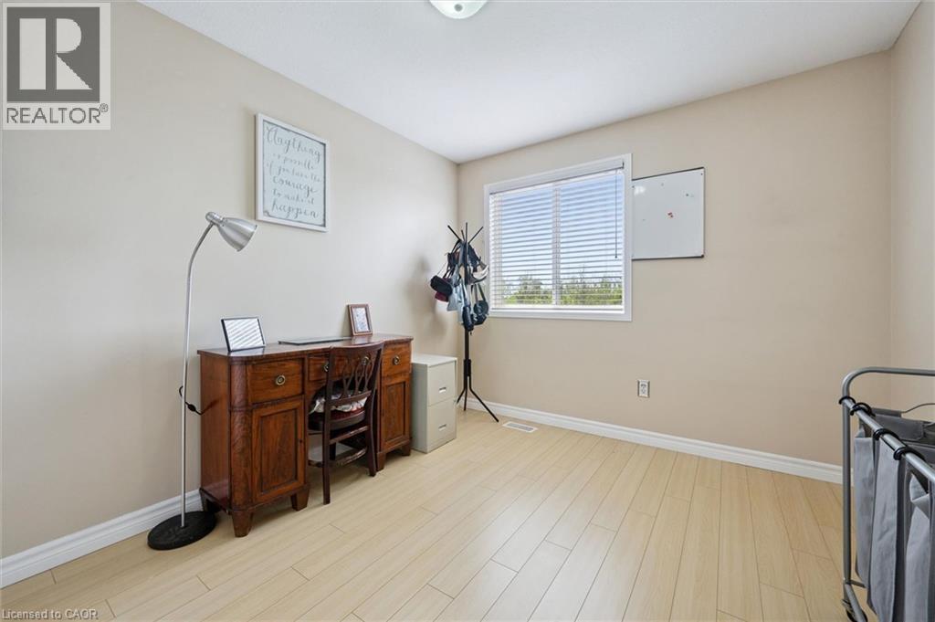 24 BUCKTHORN Crescent, Guelph, Ontario, N1E7C3 — Photo 10