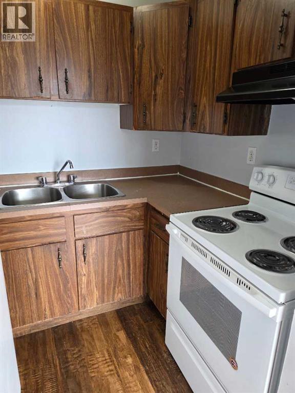 4503 73 Street NW - 12