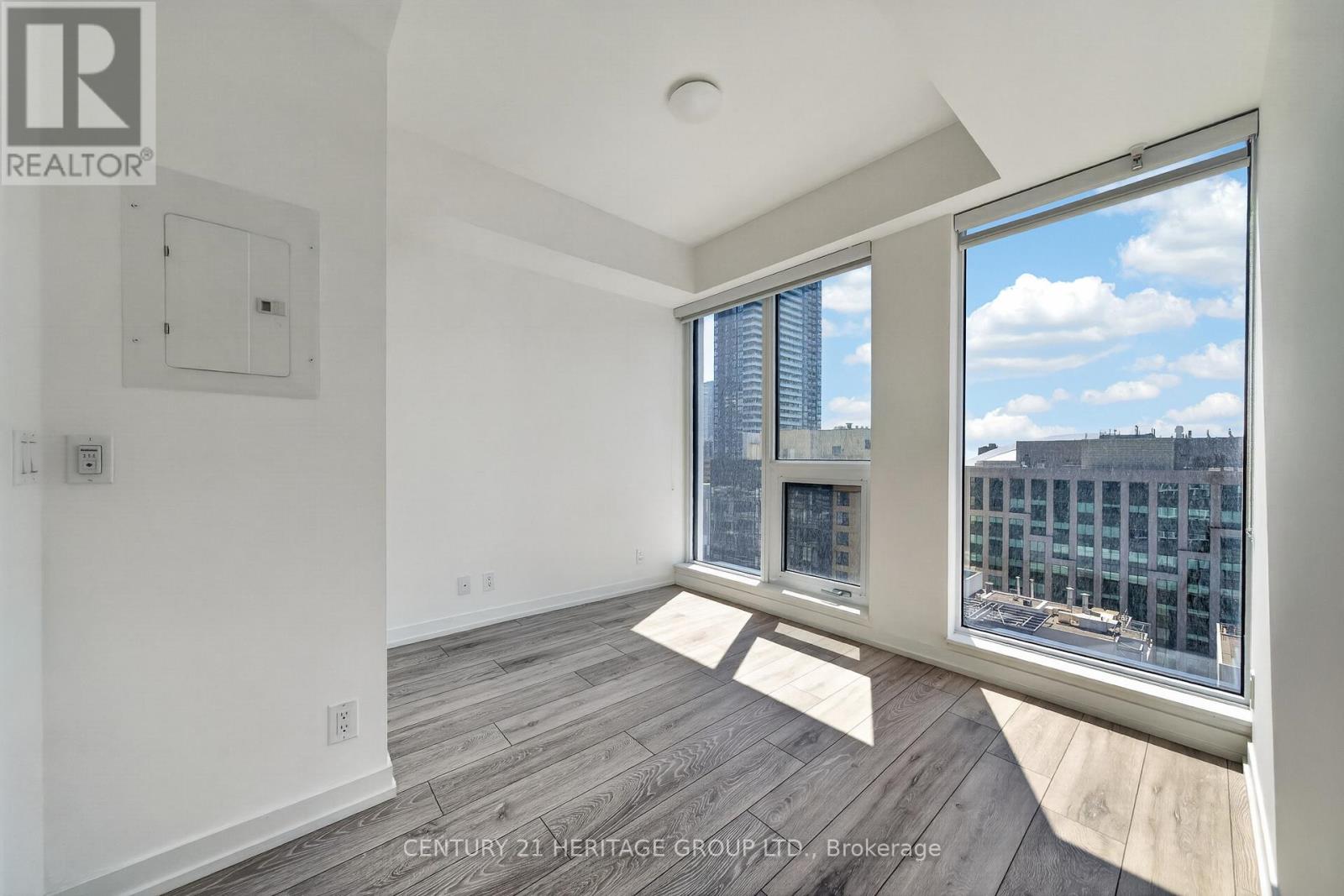 #2212 55 MERCER STREET - 21
