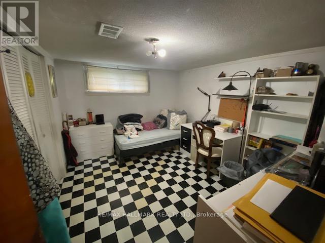 16 CHRYSLER CRESCENT - 22