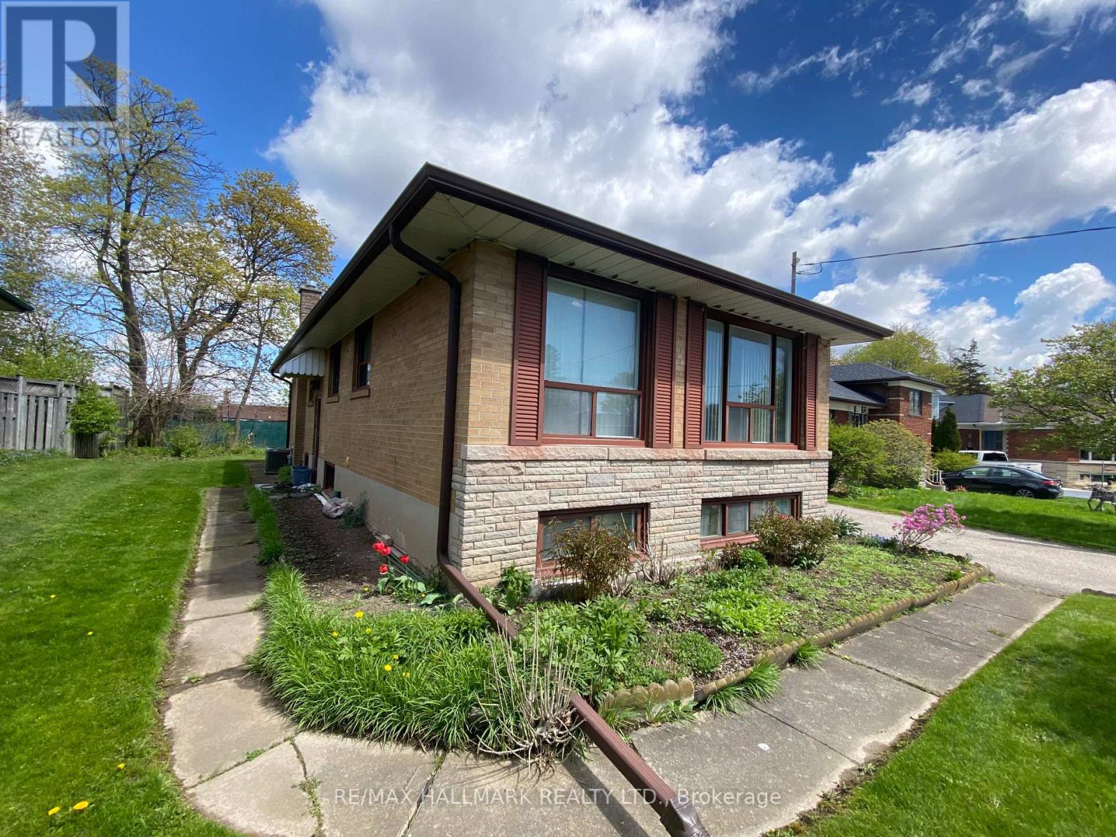 16 CHRYSLER CRESCENT - Image 3