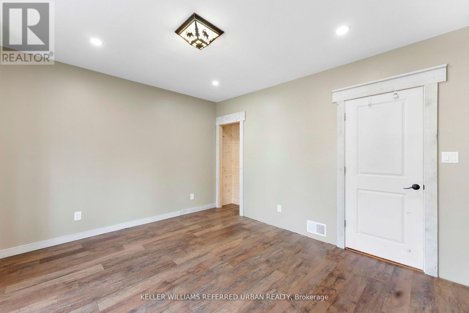 8 WOODLEE ROAD - 13