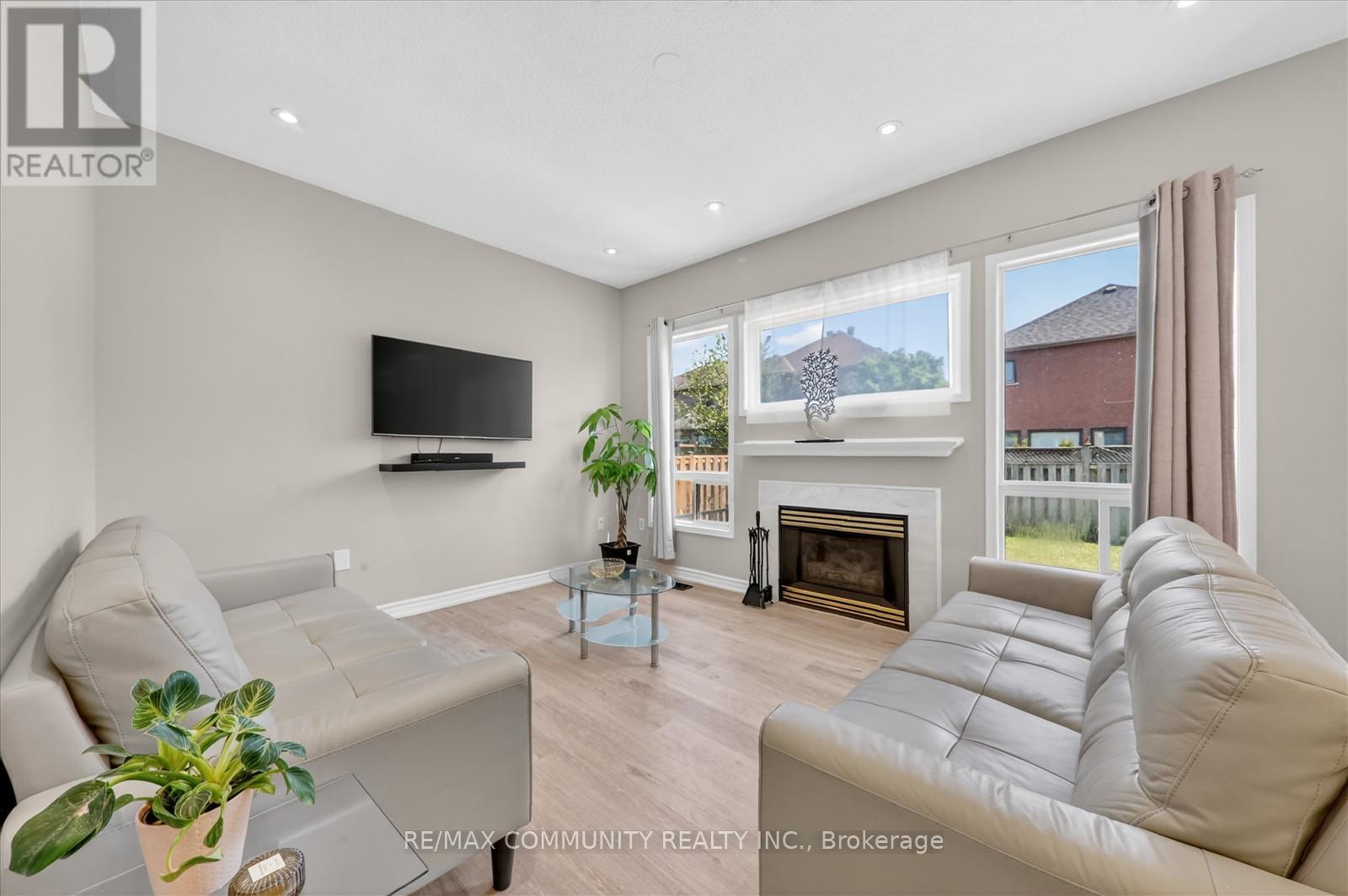 154 THICKET CRESCENT - 13