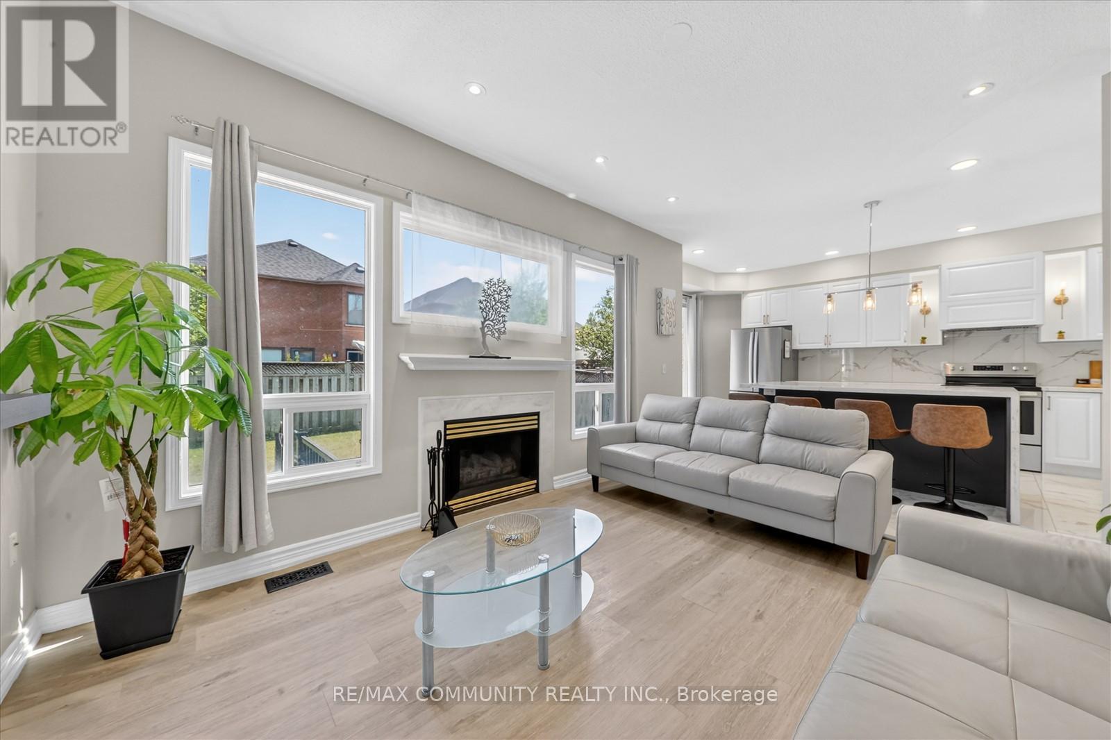 154 THICKET CRESCENT - 14