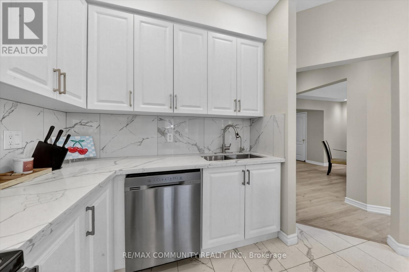 154 THICKET CRESCENT - 17