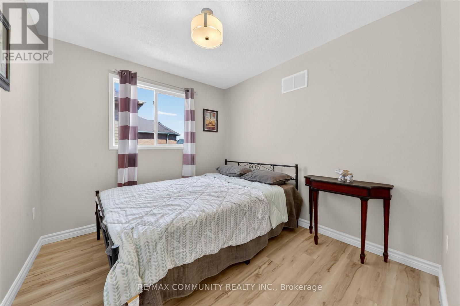 154 THICKET CRESCENT - 28