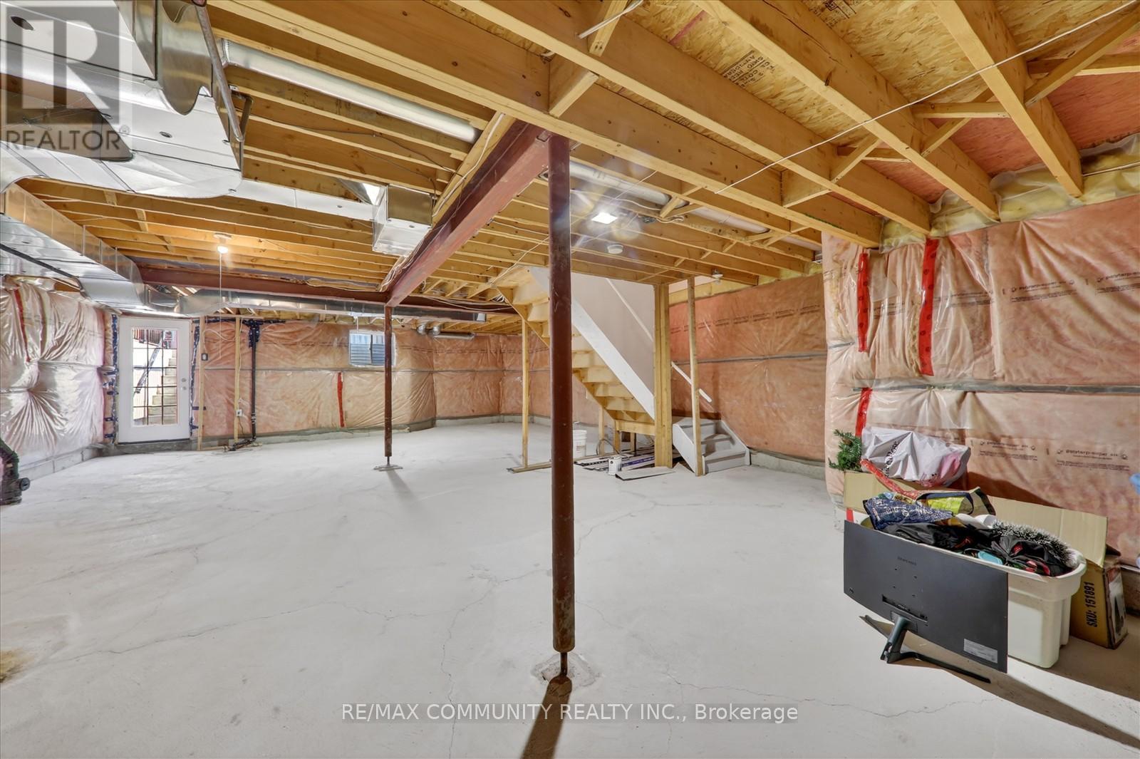 154 THICKET CRESCENT - 35