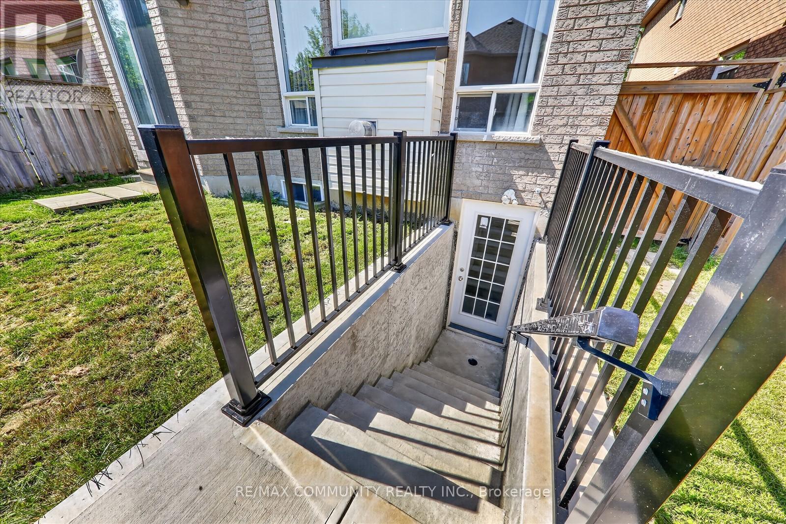 154 THICKET CRESCENT - 36