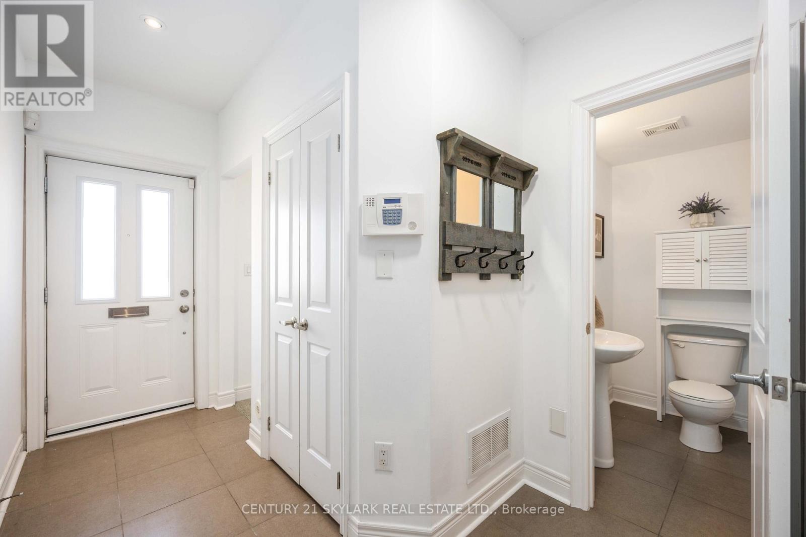 1864 BURNHAMTHORPE ROAD E - 5