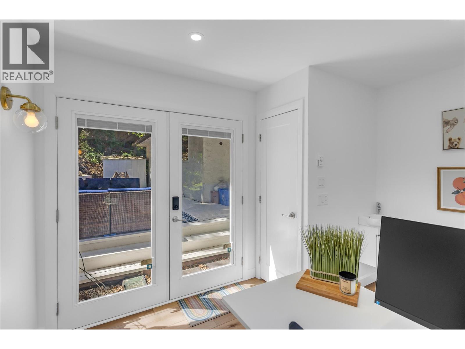 155 Clifton Road N, Kelowna