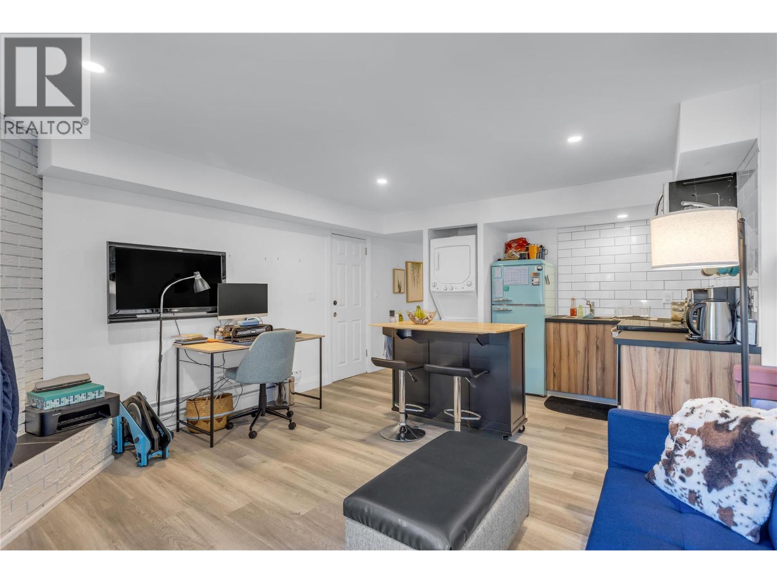 155 Clifton Road N - 43