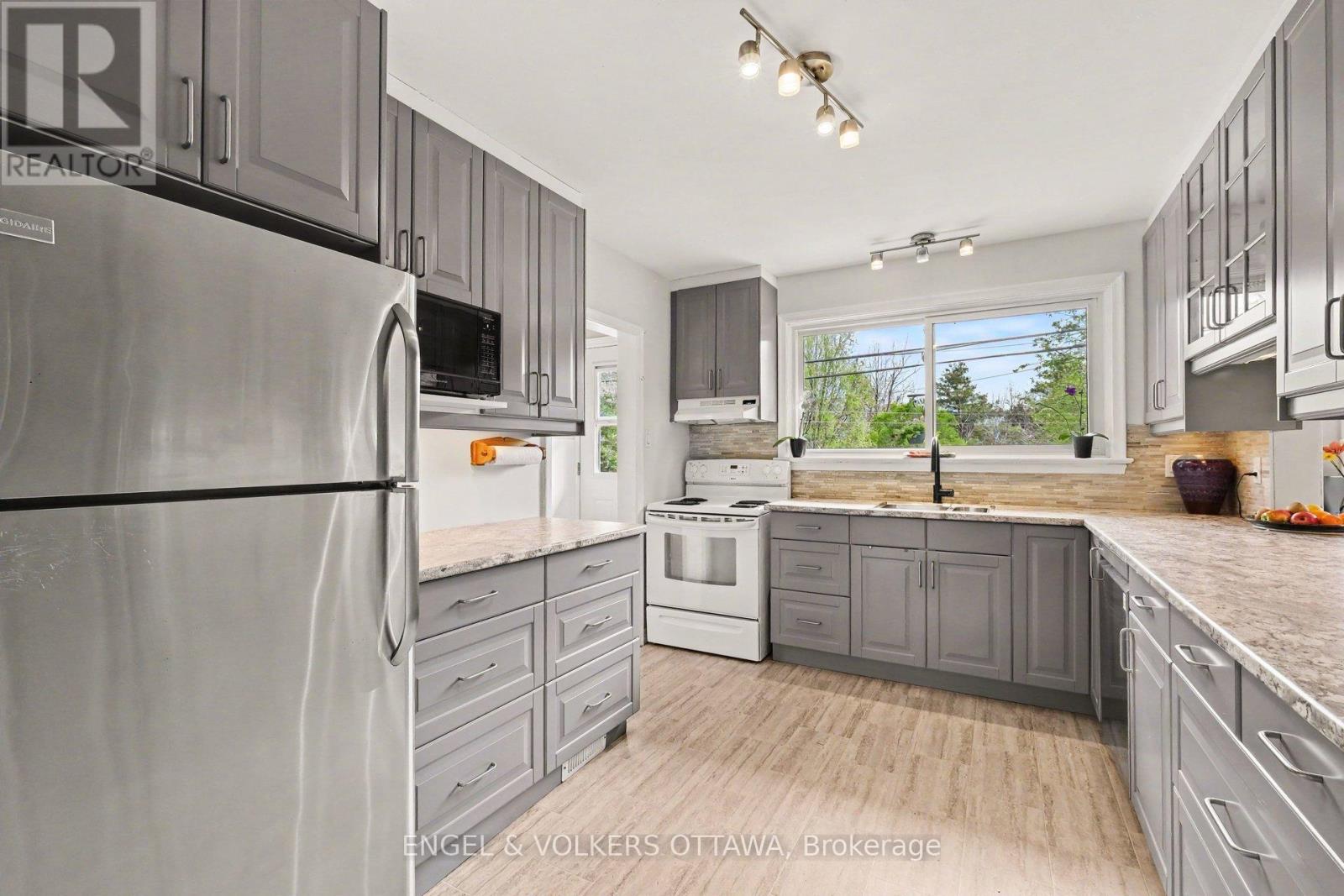 1113 FIELD STREET - 9