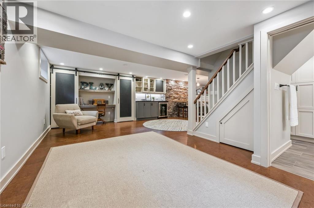 291 STRATHCONA Drive, Burlington, Ontario, L7L2C9 — Photo 4