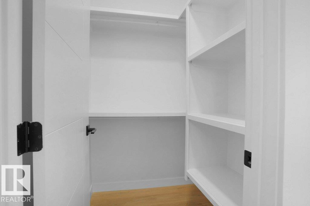 10946 62 AV NW — photo 32