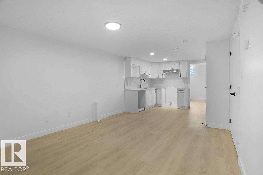 10946 62 AV NW — photo 22