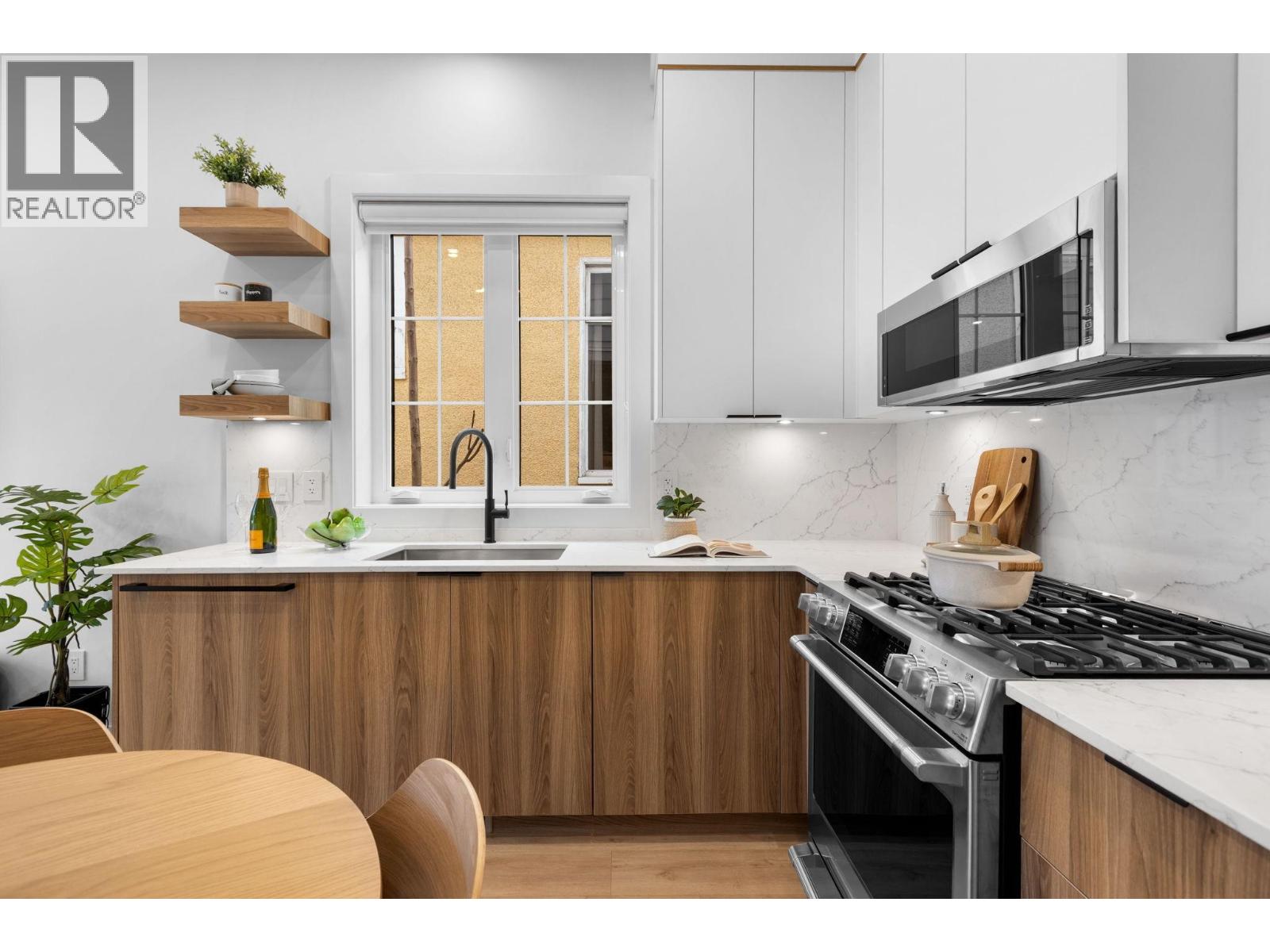 1 1620 E 11TH AVENUE, Vancouver