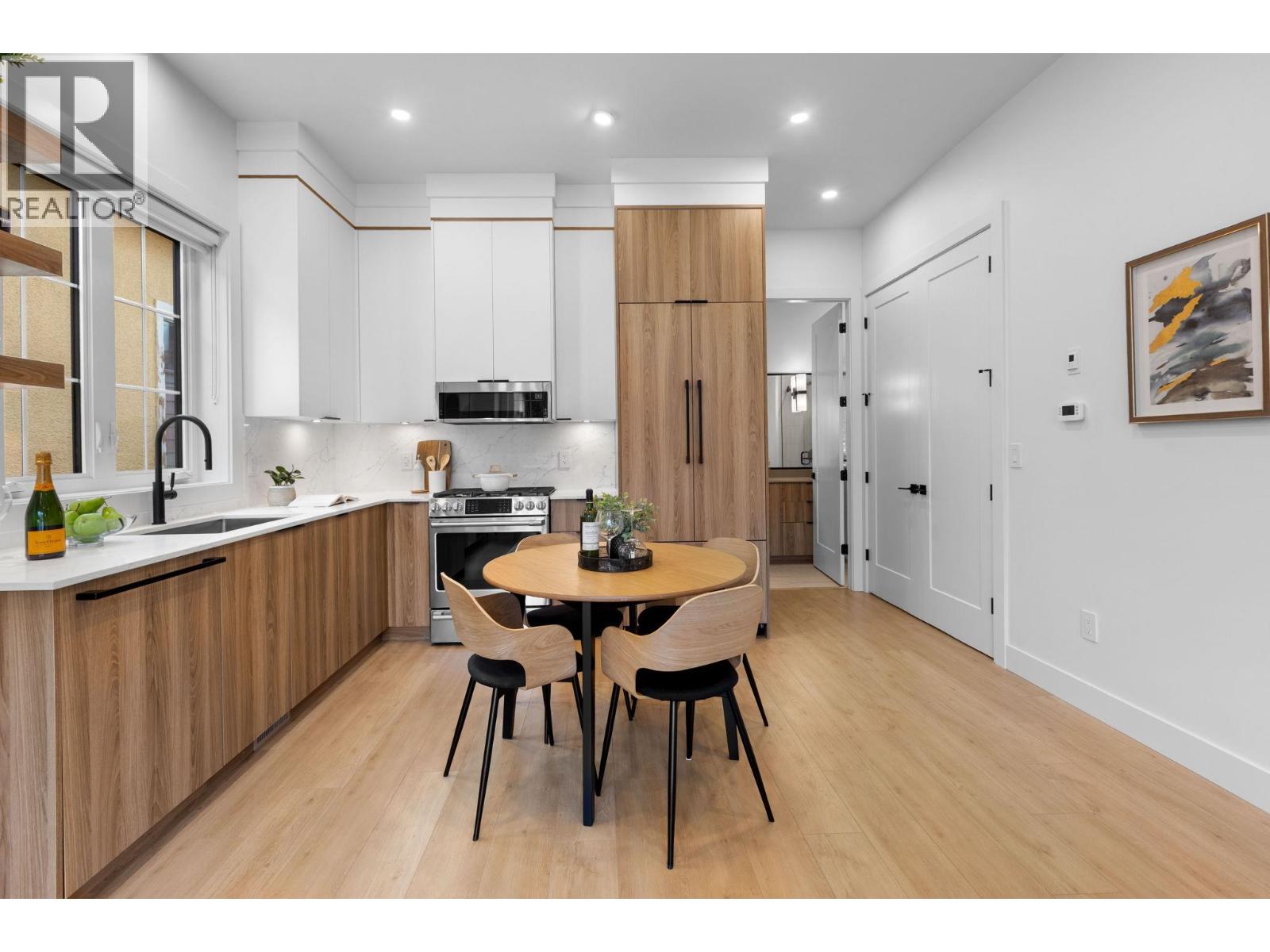 1 1620 E 11TH AVENUE, Vancouver