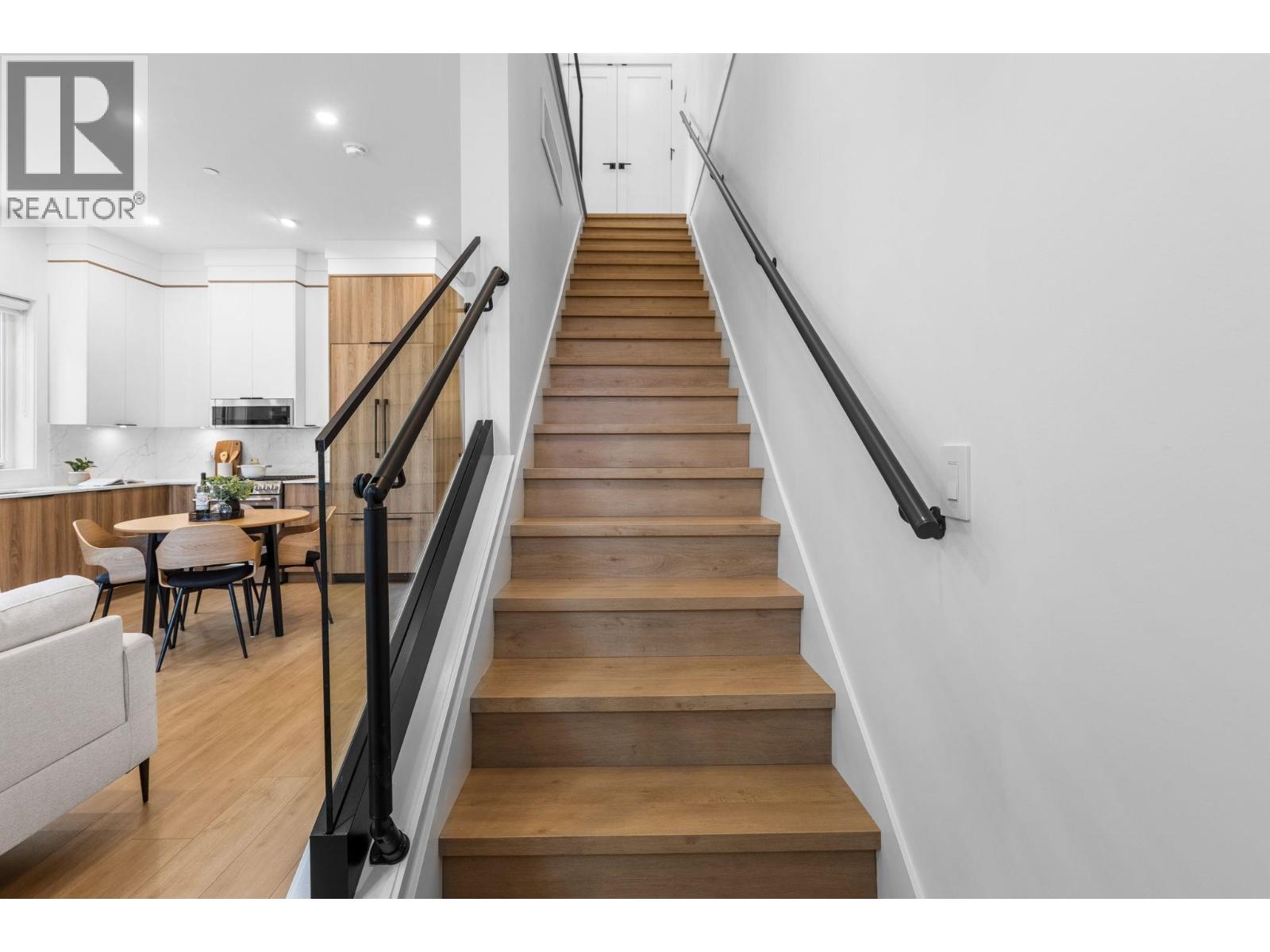 1 1620 E 11TH AVENUE, Vancouver