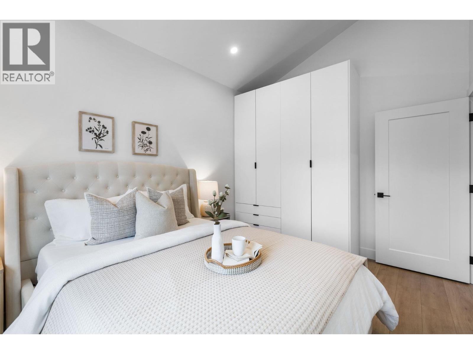 1 1620 E 11TH AVENUE, Vancouver