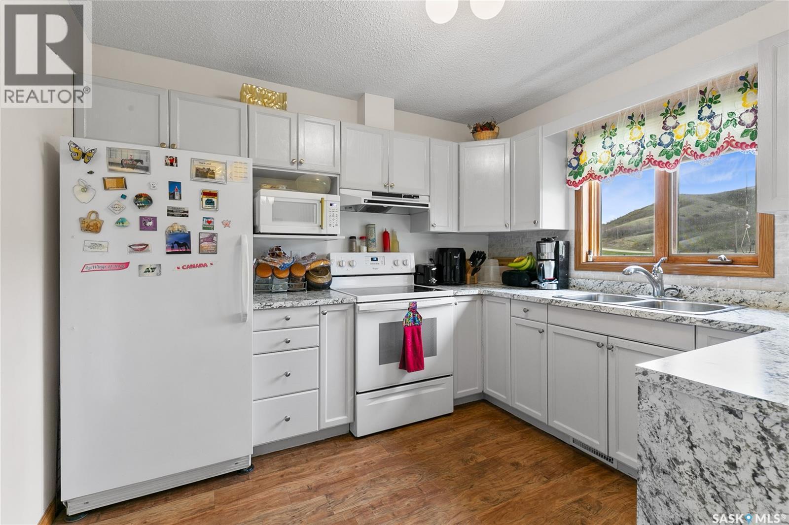 Ludwig Acres - Nestled in the Qu'Appelle Valley - 5