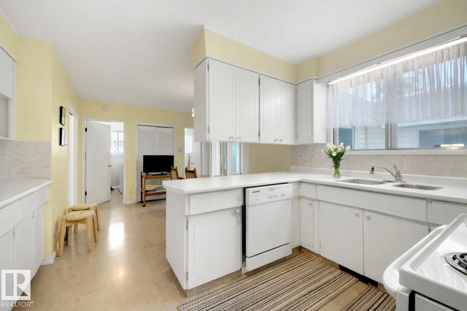 13504 81 AV NW - 10