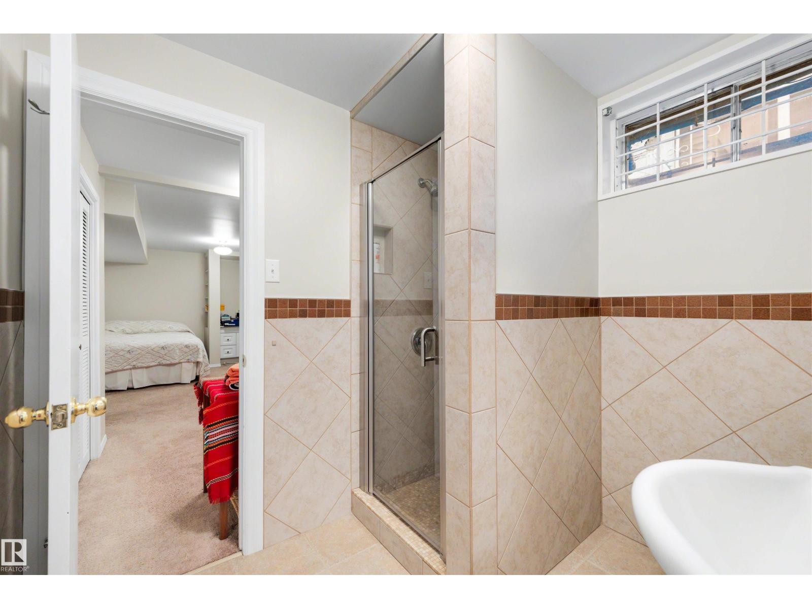 13504 81 AV NW - 30