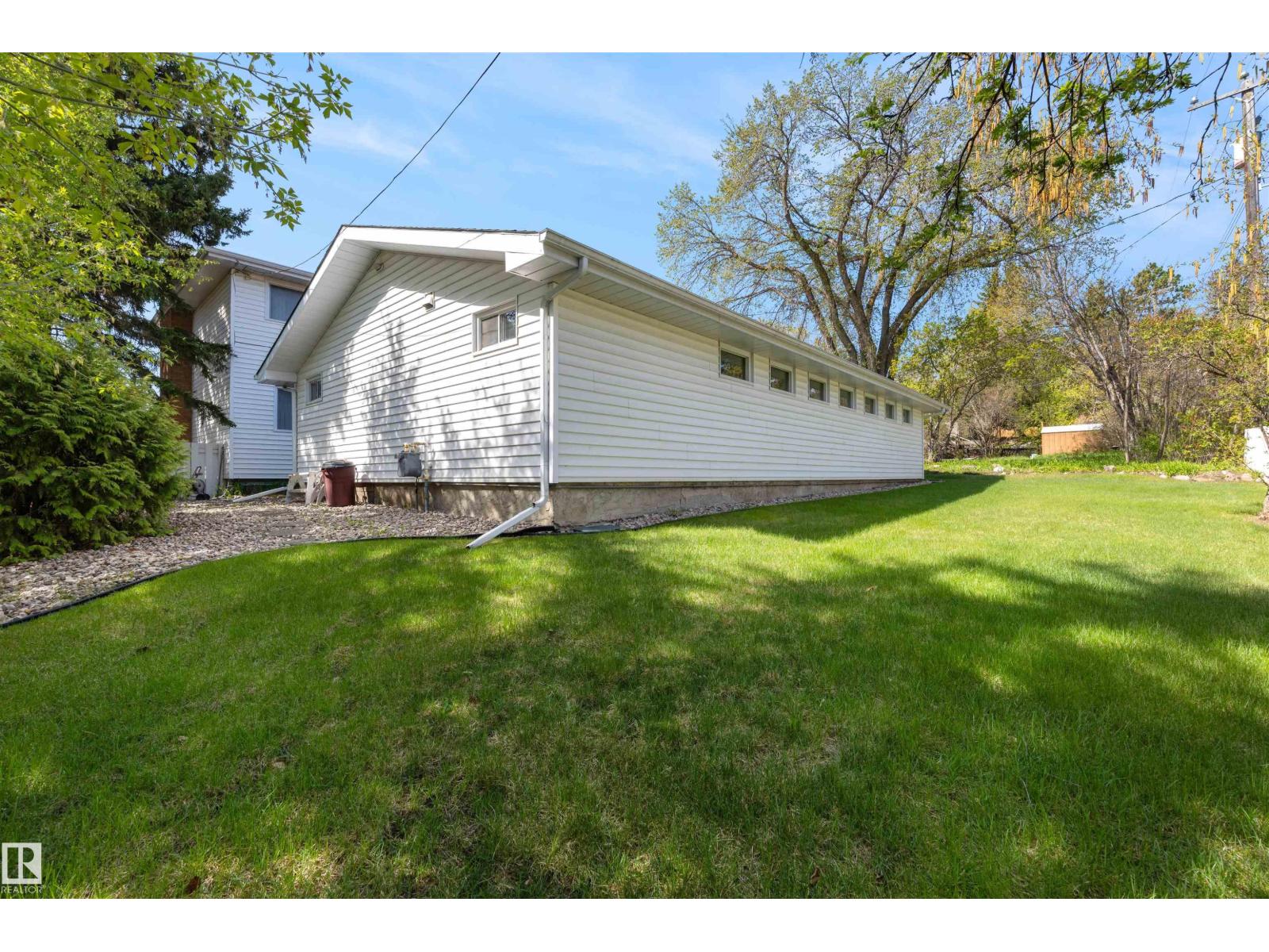 13504 81 AV NW - 34