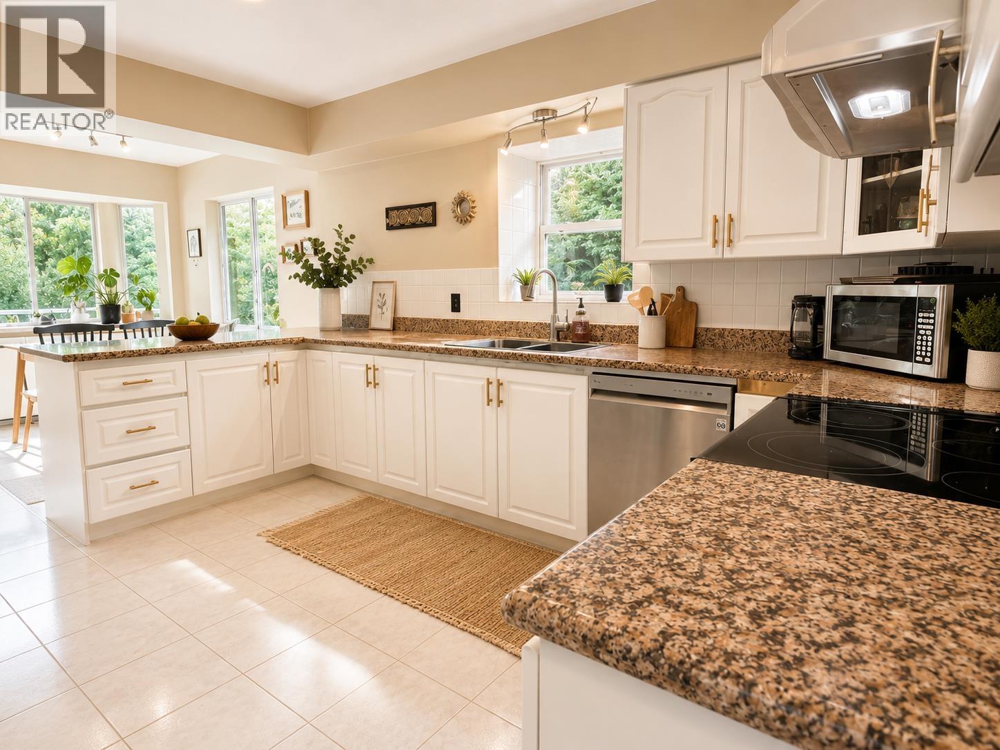 38304 WESTWAY AVENUE, Squamish