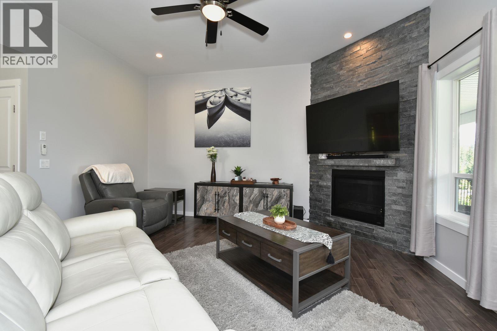 2592 Alpen Paradies Road Unit# #38, Blind Bay