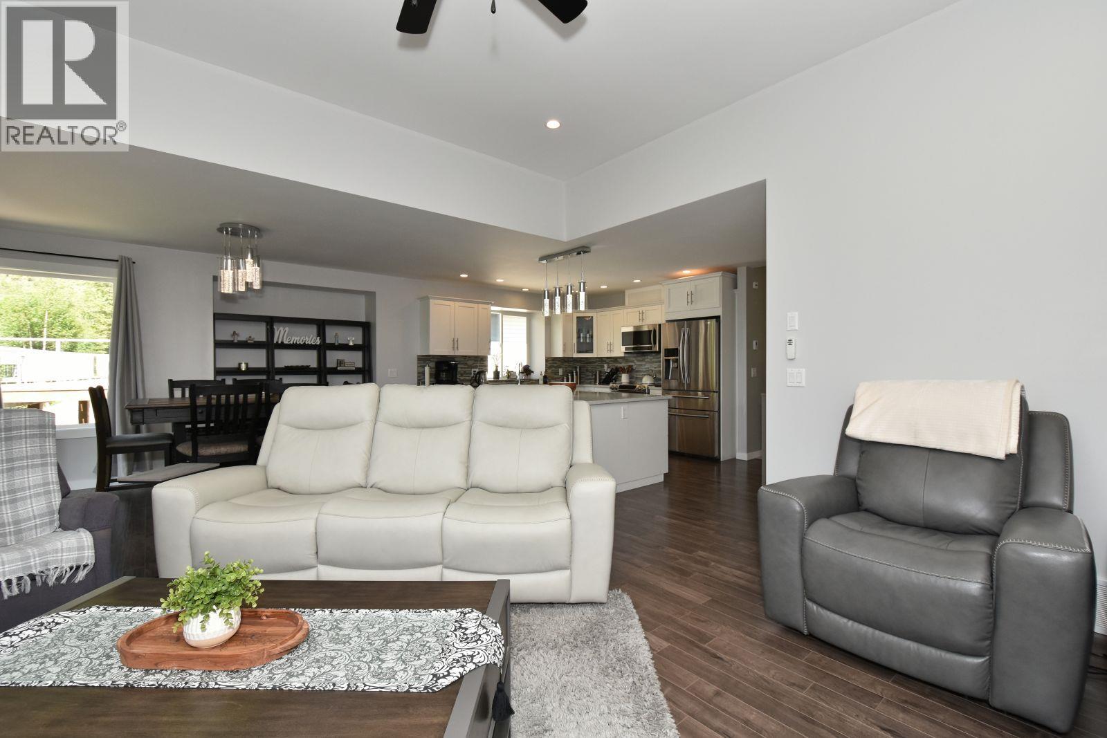 2592 Alpen Paradies Road Unit# #38, Blind Bay