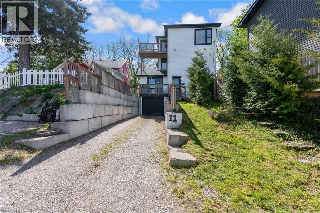 11 EAGLE Hill - Image 3