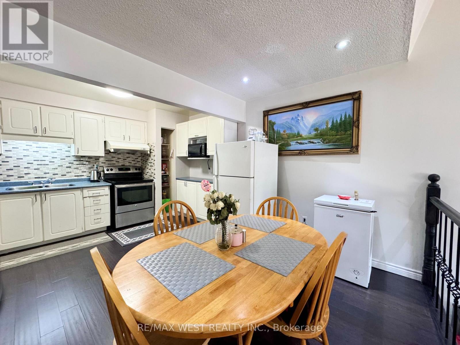 #234 260 JOHN GARLAND BOULEVARD - 11