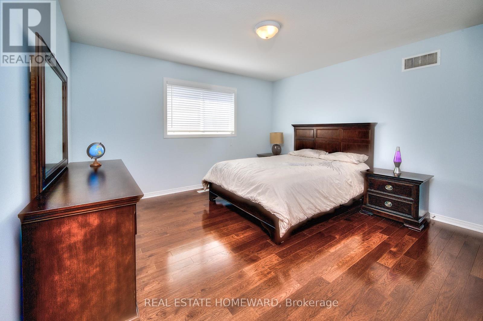 225 RIDGEMERE COURT - 20
