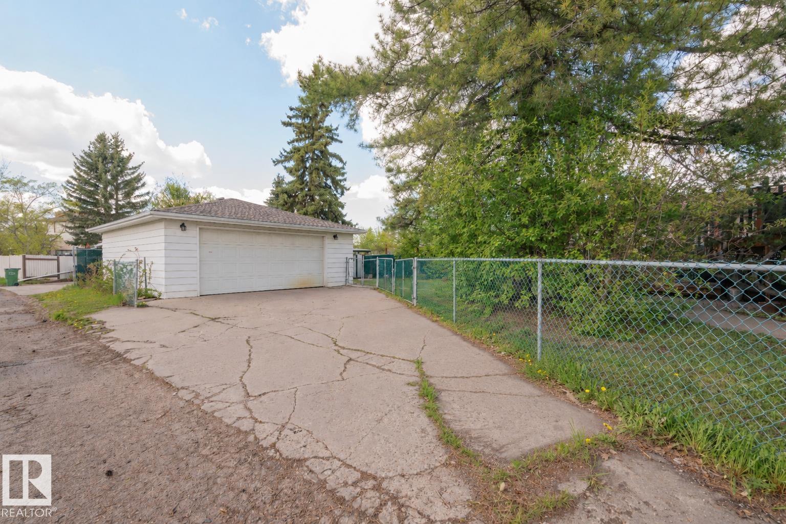 4012 86 ST NW - 32