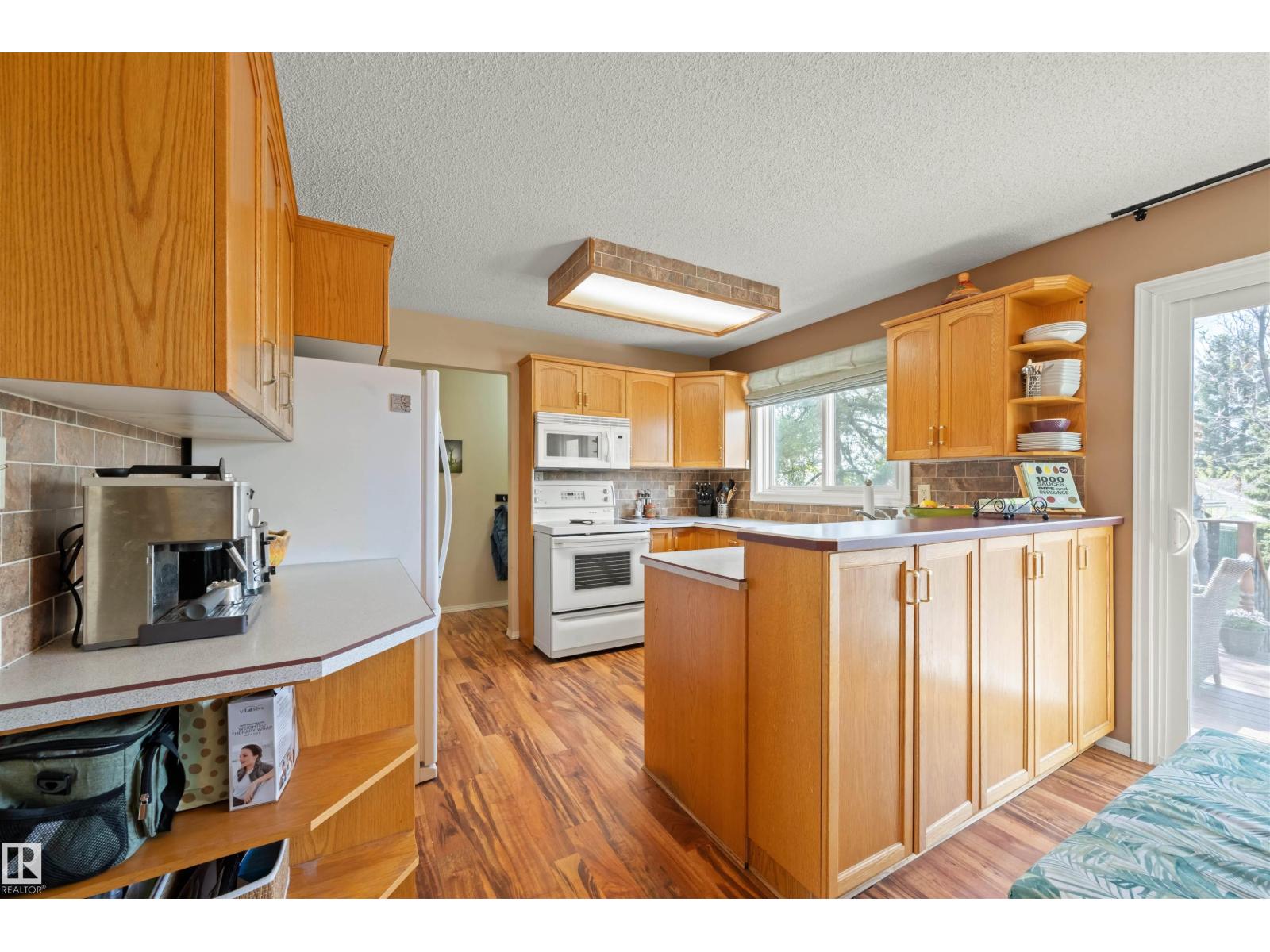 4012 86 ST NW - 6