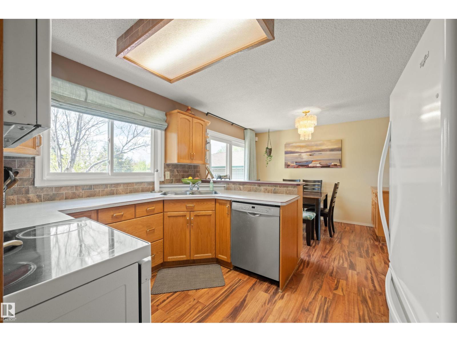 4012 86 ST NW - 8