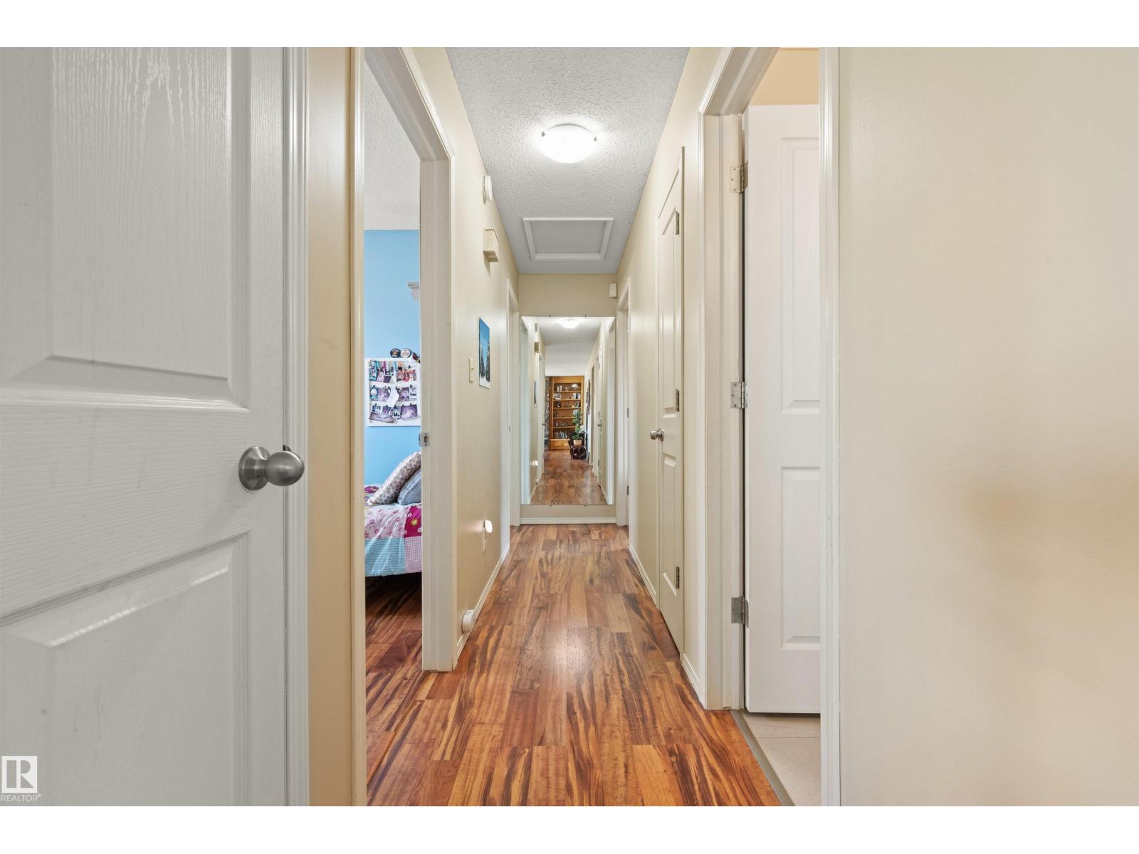4012 86 ST NW - 9
