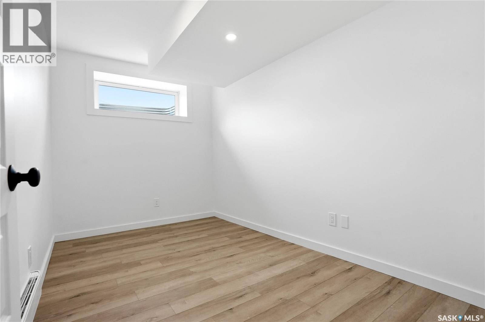 199 Kostiuk CRESCENT - 40