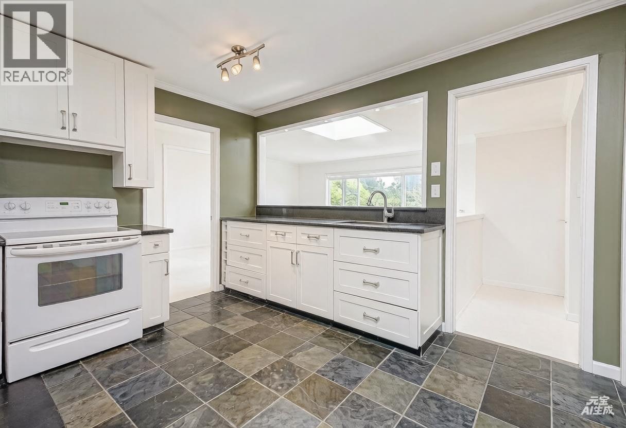 5105 8A Avenue - photo 2