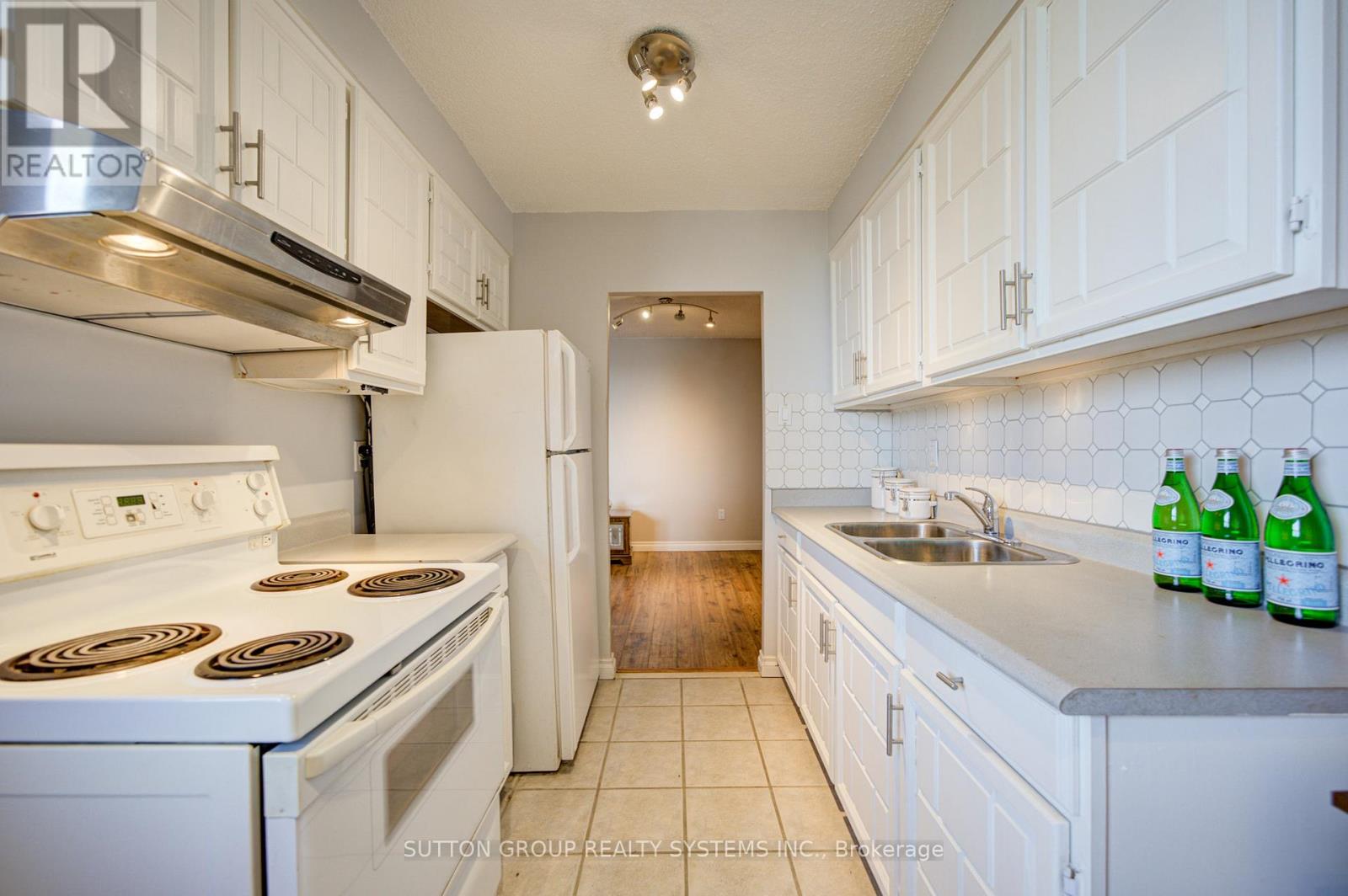 #806 10 MUIRHEAD ROAD - 12