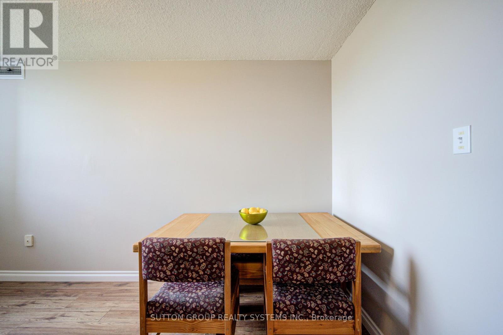 #806 10 MUIRHEAD ROAD - 17