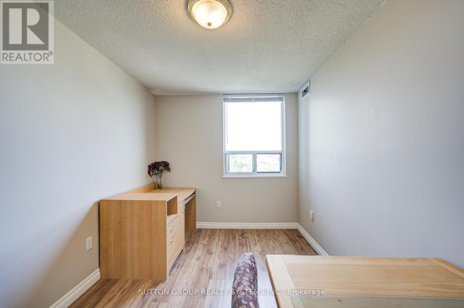 #806 10 MUIRHEAD ROAD - 18