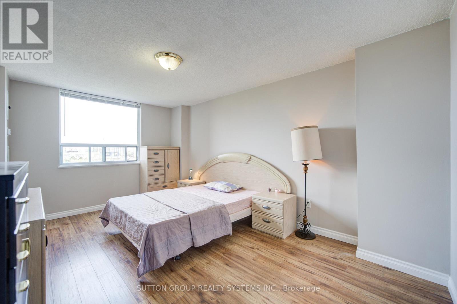 #806 10 MUIRHEAD ROAD - 21