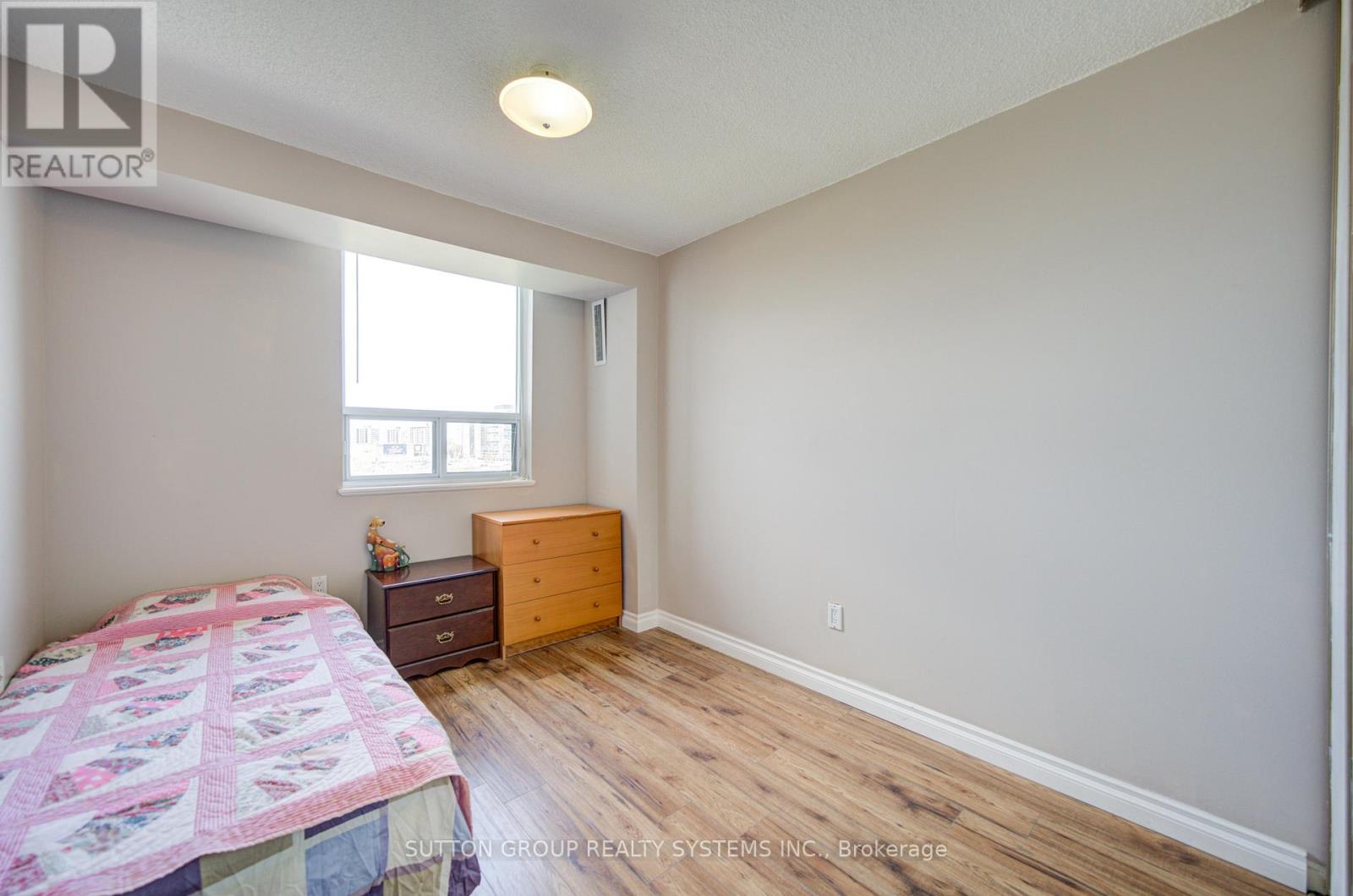 #806 10 MUIRHEAD ROAD - 29