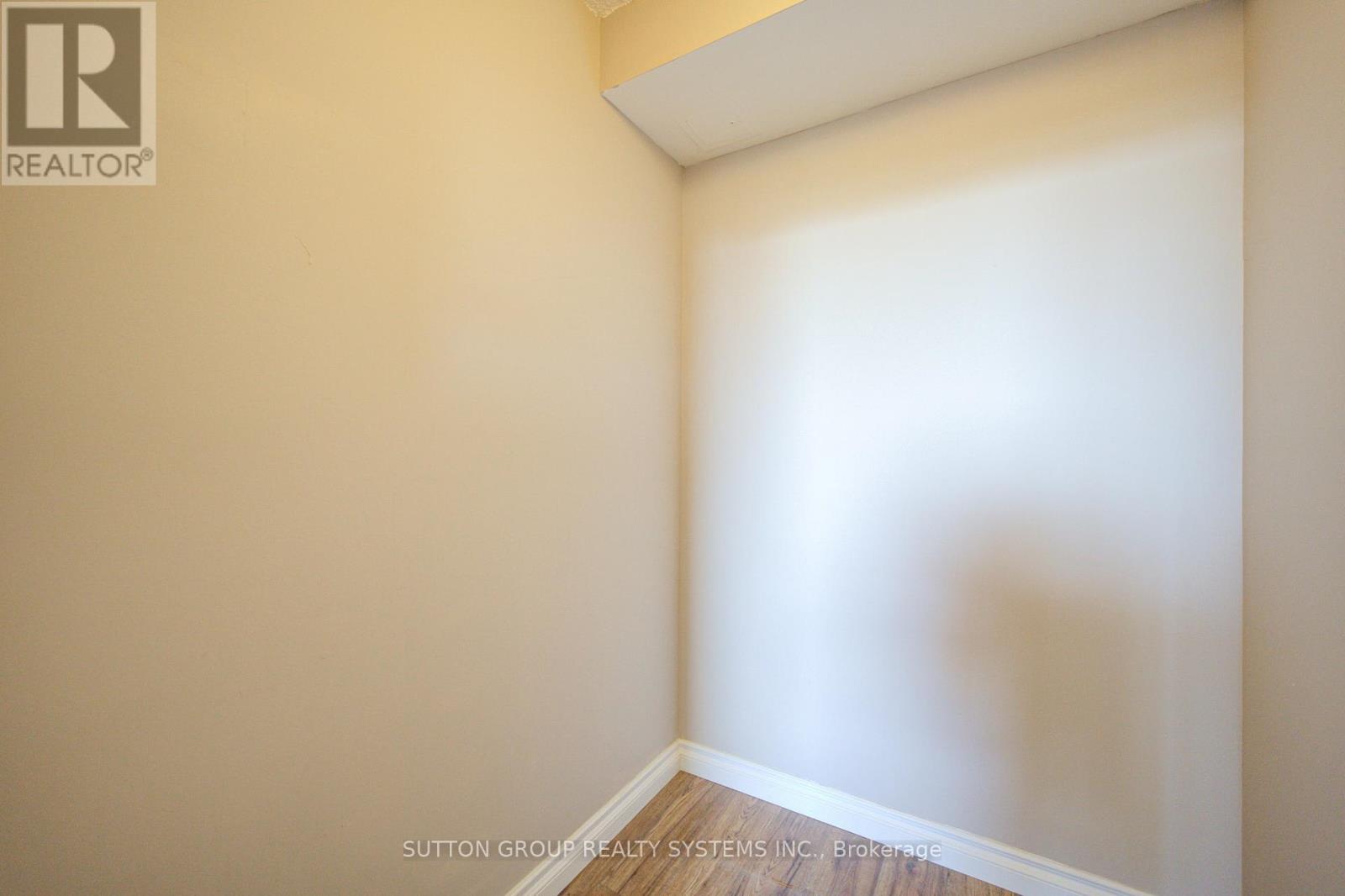 #806 10 MUIRHEAD ROAD - 34
