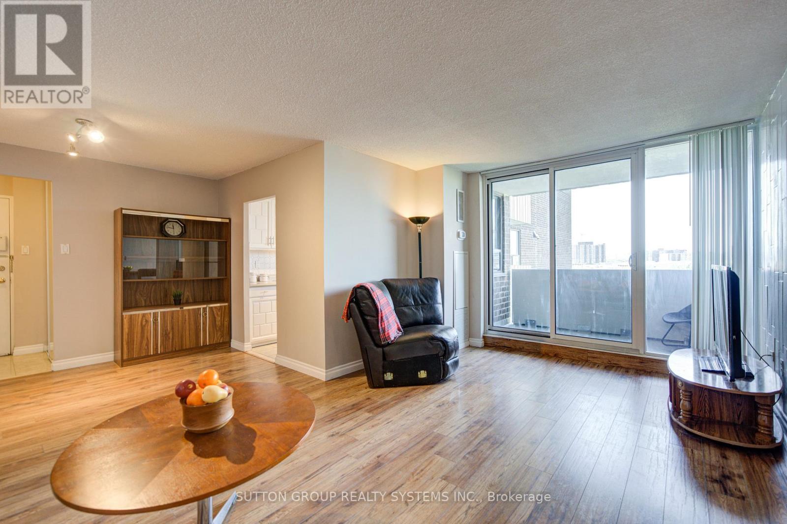 #806 10 MUIRHEAD ROAD - 8