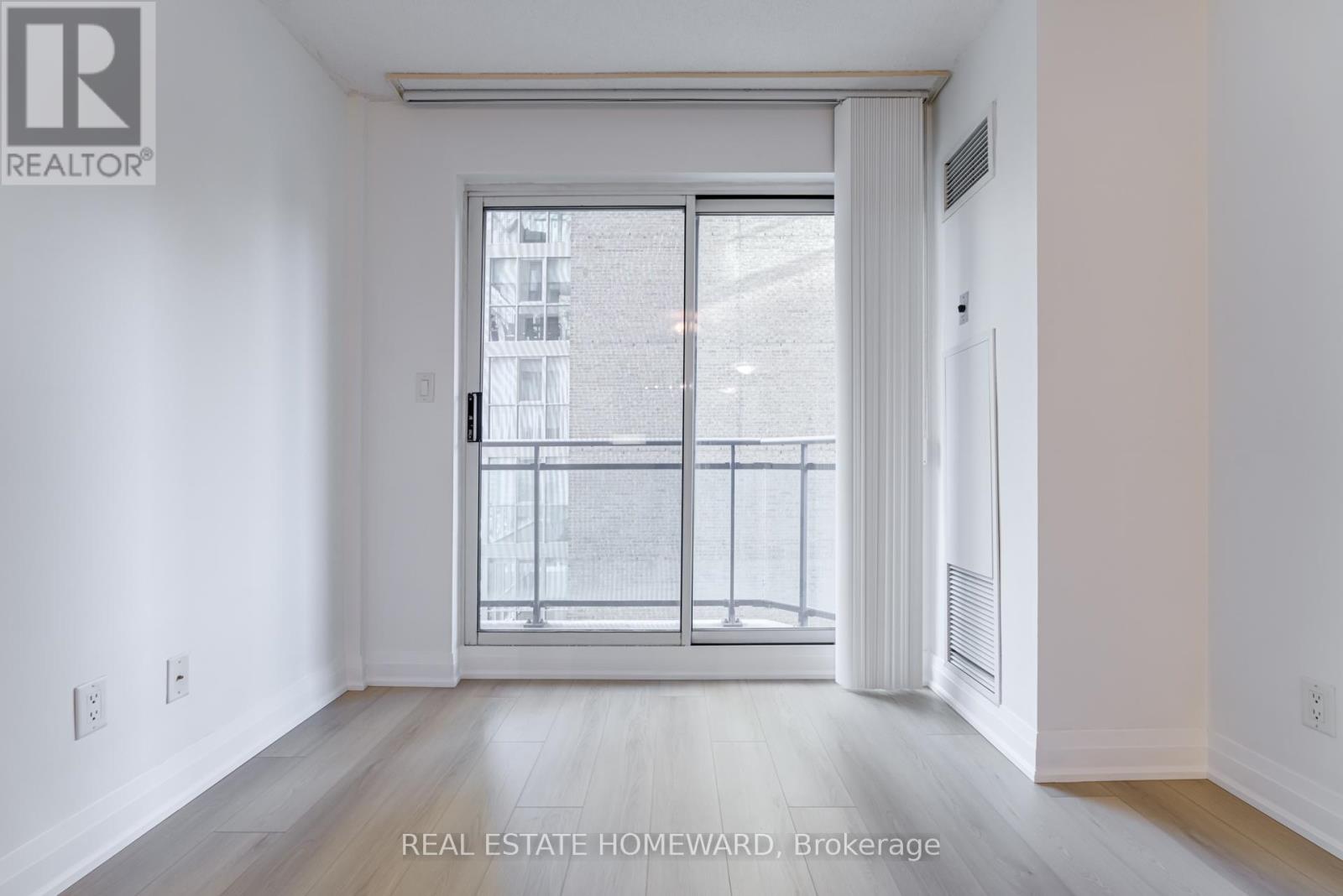 #611 300 BLOOR STREET E - 28