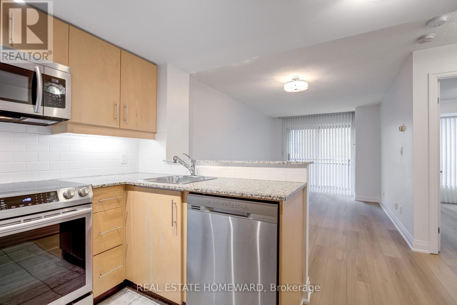 #611 300 BLOOR STREET E - 39
