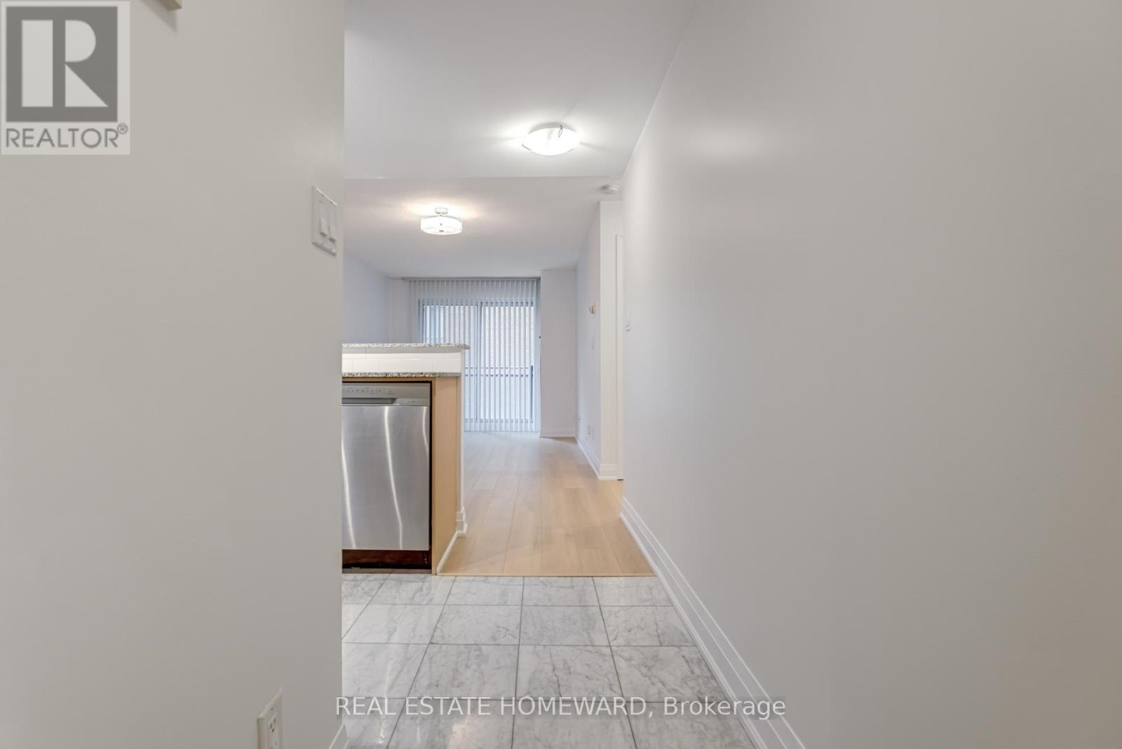 #611 300 BLOOR STREET E - 9